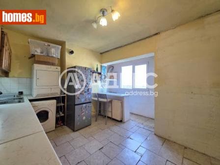 Тристаен, 84m²