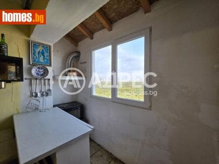 Тристаен, 84m²