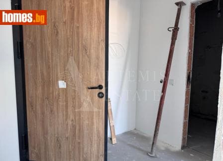 Тристаен, 101m²