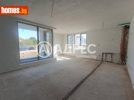 Тристаен, 106m²