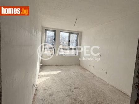 Тристаен, 106m²