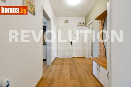 Тристаен, 84m²