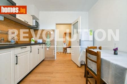 Тристаен, 84m²
