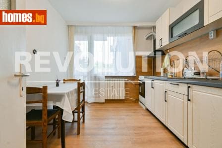 Тристаен, 84m²