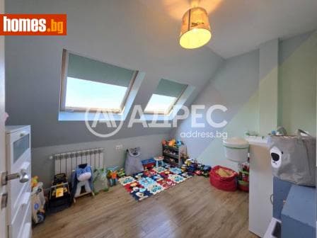 Тристаен, 105m²