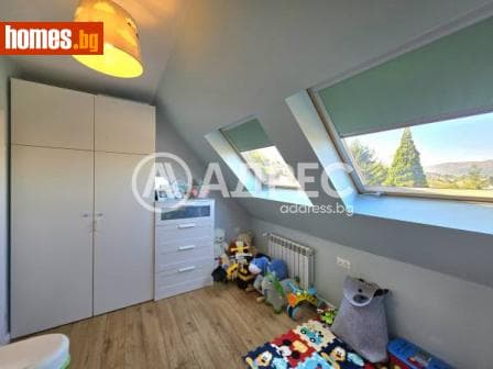 Тристаен, 105m²