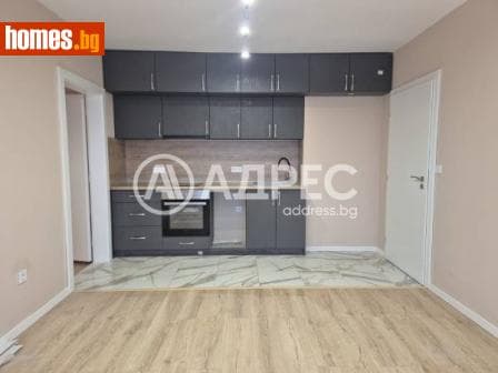 Тристаен, 63m²
