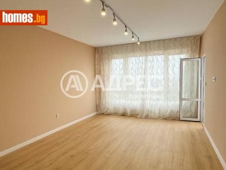 Тристаен, 63m²