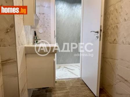 Тристаен, 63m²