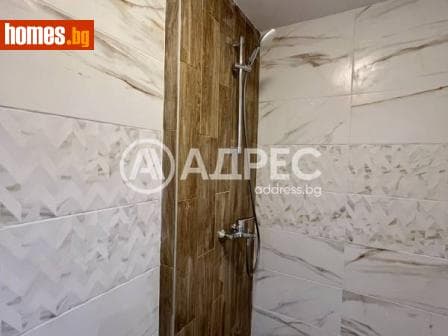 Тристаен, 63m²