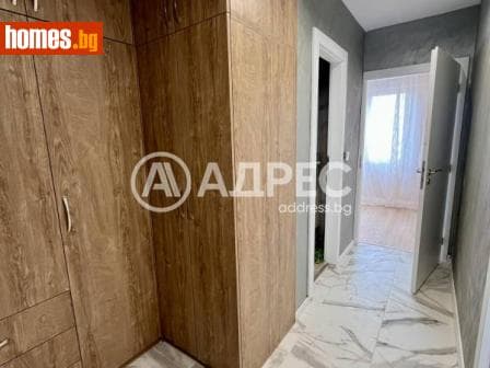 Тристаен, 63m²