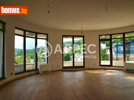 Тристаен, 189m²