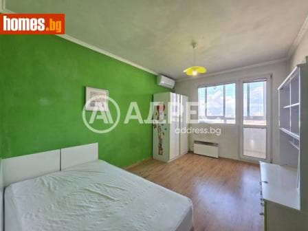 Тристаен, 90m²