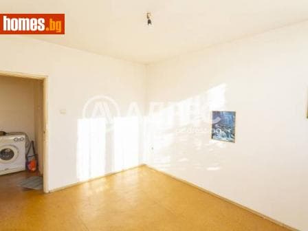 Тристаен, 74m²
