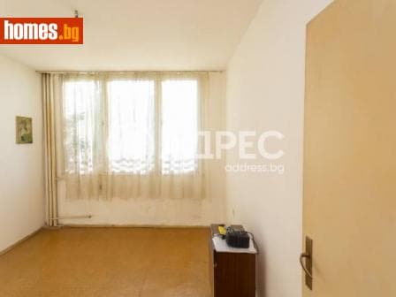 Тристаен, 74m²