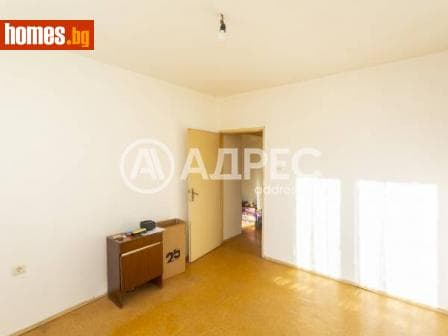 Тристаен, 74m²