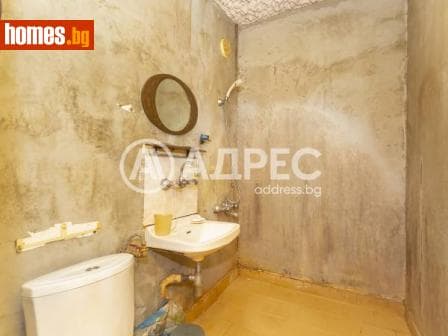 Тристаен, 74m²