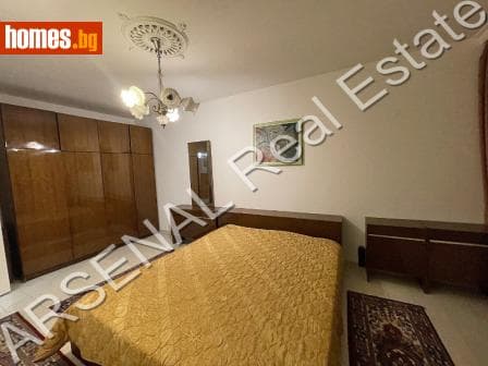 Тристаен, 90m²