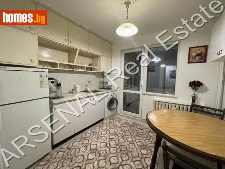 Тристаен, 90m²