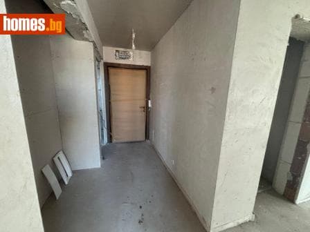Тристаен, 97m²