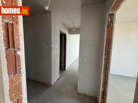 Тристаен, 97m²