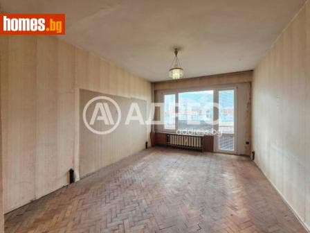Тристаен, 76m²