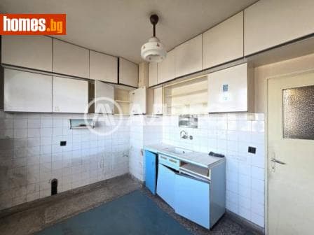 Тристаен, 76m²