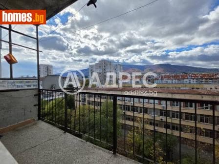 Тристаен, 76m²