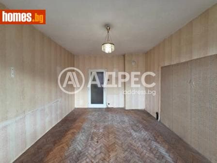 Тристаен, 76m²