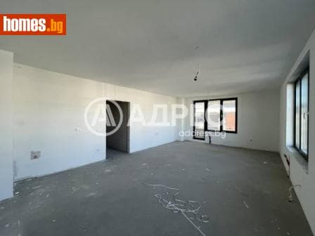 Тристаен, 136m²