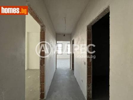 Тристаен, 136m²