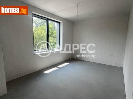 Тристаен, 97m²