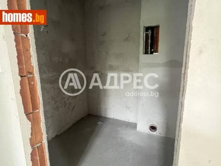 Тристаен, 97m²