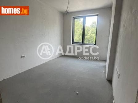 Тристаен, 97m²