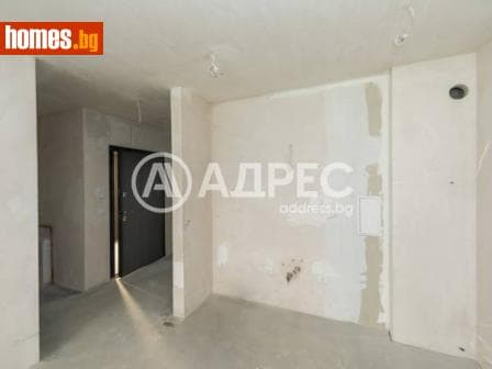 Тристаен, 95m²