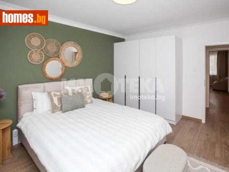 Тристаен, 65m²
