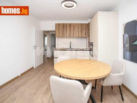 Тристаен, 65m²