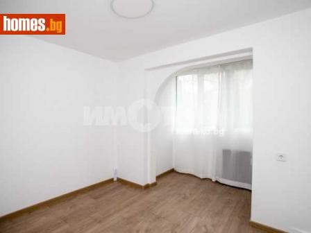 Тристаен, 65m²