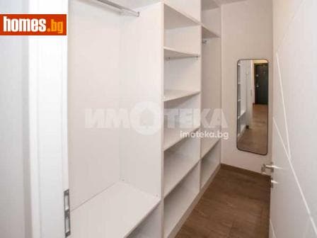 Тристаен, 65m²