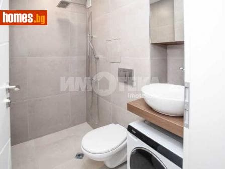Тристаен, 65m²
