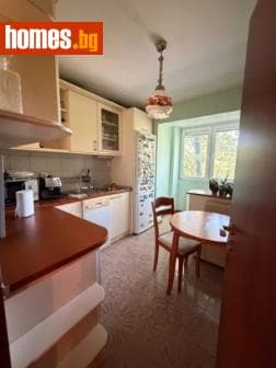 Тристаен, 85m²