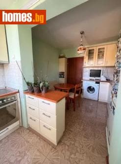 Тристаен, 85m²