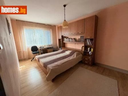 Тристаен, 85m²