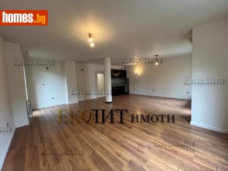 Тристаен, 124m²