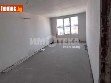 Тристаен, 94m²