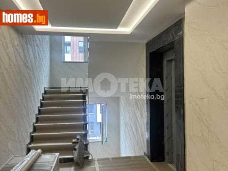 Тристаен, 94m²