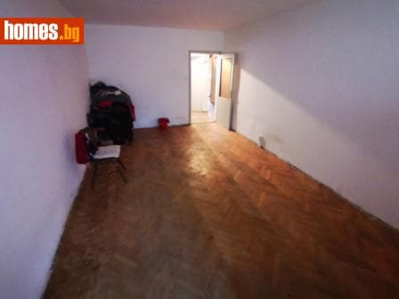 Тристаен, 90m²