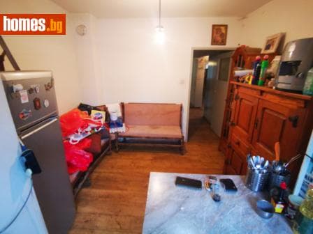 Тристаен, 90m²