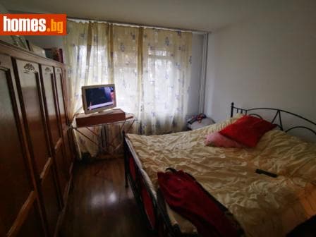 Тристаен, 90m²