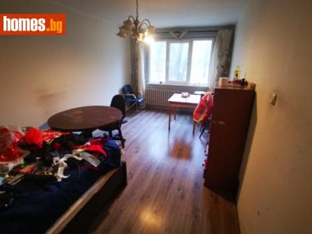 Тристаен, 90m²